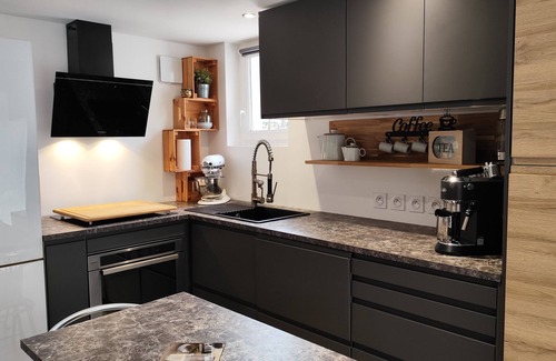 Camps-la-Source Apartment | Natural haven of peace in Provence with garden and jacuzzi for 2/3 people
