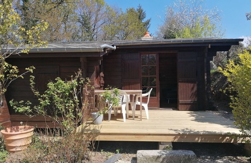 Lanvallay Ski Chalet | NATURE COTTAGE WITH POND