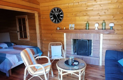 Lanvallay Ski Chalet | NATURE COTTAGE WITH POND