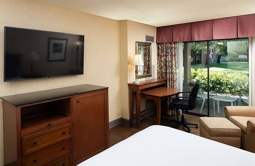 Redding Hotel | Nature Escape in Red Lion Hotel Redding! Comfy Unit, Gym, Pool, Restaurant