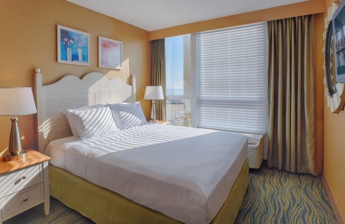 Northeast Virginia Beach Resort | Nature Escape! Modish Unit, Beachfront, Pool