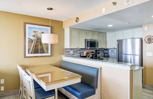 Northeast Virginia Beach Resort | Nature Escape! Modish Unit, Beachfront, Pool