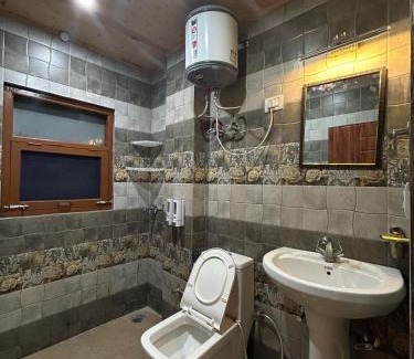 Mashobra House | Nature Heaven Homestay
