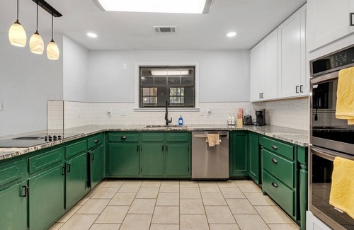 Tallahassee House | Nature Lover's Oasis, Charming 3-bedroom house with WiFi, AC and fireplace