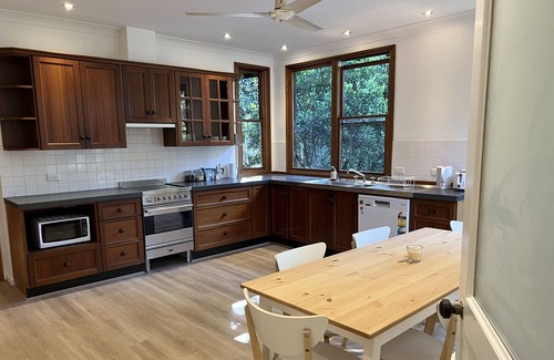 Mount Pleasant House | Nature Lovers Comfy Forest House for Large Groups