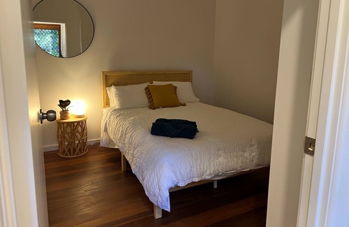 Mount Pleasant House | Nature Lovers Comfy Forest House for Large Groups