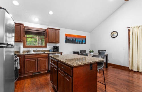 Branson Cabin | Nature meets convenience at this 2brCabin! Hot tub