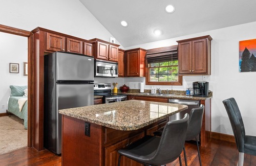 Branson Cabin | Nature meets convenience at this 2brCabin! Hot tub