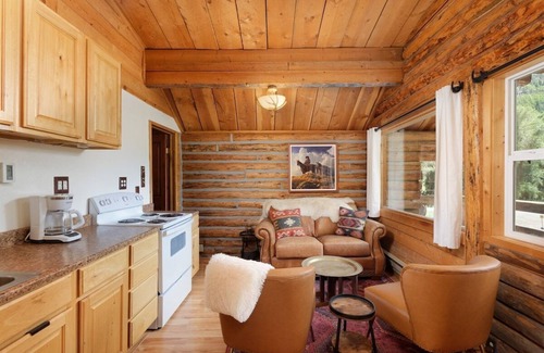 Aspen Apartment | Nature's Edge | Experience Maroon Bells @ T-Lazy 7