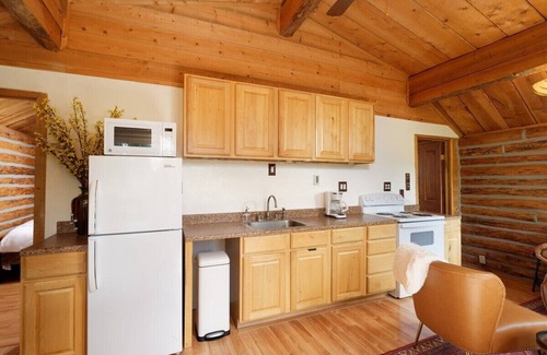 Aspen Apartment | Nature's Edge | Experience Maroon Bells @ T-Lazy 7