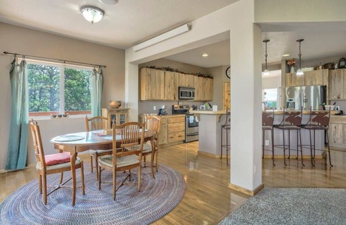 Peyton House | Nature's Oasis, 4BD Ranch Retreat, Hot tub!