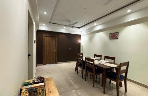 Bandhwari House | Nature-view Room in Peaceful 3BHK Apartment