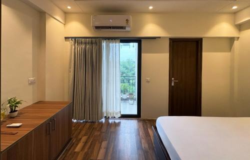 Bandhwari House | Nature-view Room in Peaceful 3BHK Apartment