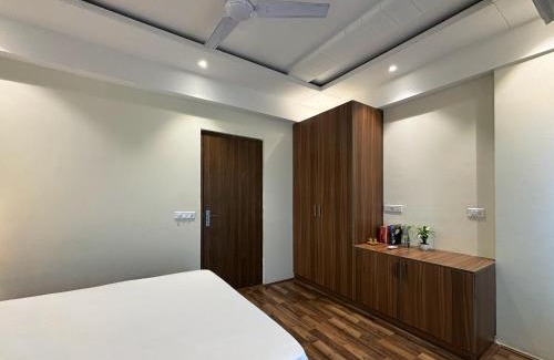 Bandhwari House | Nature-view Room in Peaceful 3BHK Apartment