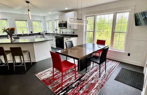 Stroudwater House | Nature with in-town living that feels a world away. May-June-July special!