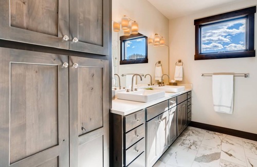 Silverthorne House | Natures Nest- Luxury Mountain Home