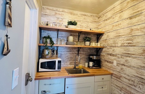 Saugatuck Condo | NAUTI NESTING at ♥️ of DOWNTOWN with WATERFRONT SEASONAL POOL & HOT TUB ACCESS😎