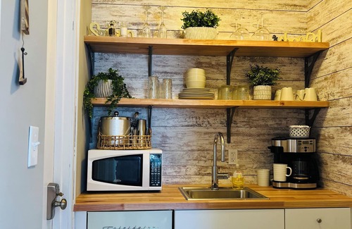 Saugatuck Condo | NAUTI NESTING at ♥️ of DOWNTOWN with WATERFRONT SEASONAL POOL & HOT TUB ACCESS😎