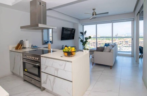 Isla Iguana Apartment | Nautico Condo, Nice Marina View, Rooftop Pool, Gym