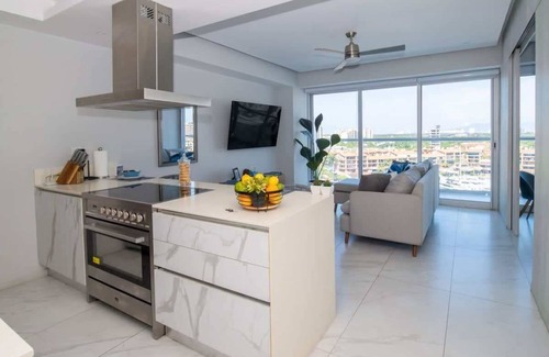 Isla Iguana Apartment | Nautico Condo, Nice Marina View, Rooftop Pool, Gym