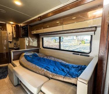 Willmar House | Navi- HUGE yard- MEGA playset- CUTE RV