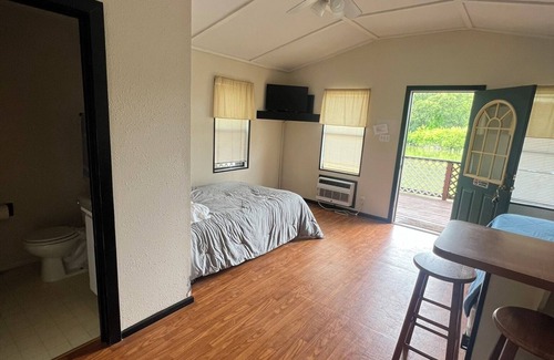 Quinlan Cabin | Navigation Waterfront Cabin