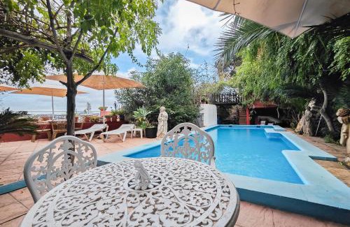 Ibiza City Centre Apartment | Navila Estudio en la piscina