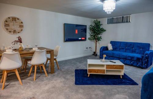 Bradford Apartment | Navy Diamond Apartment in Bradford!