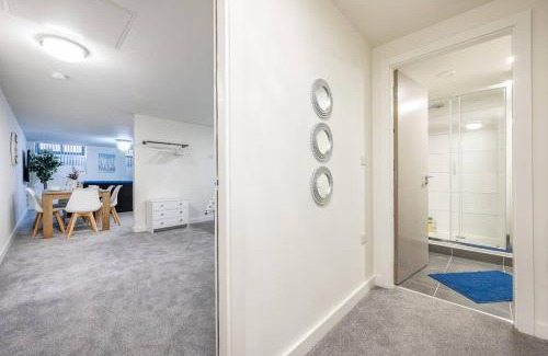 Bradford Apartment | Navy Diamond Apartment in Bradford!