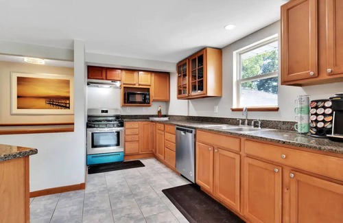 Gurnee House | Navy Graduation ~ 6 Flags ~ Bristol Renaissance Faire ~ Casino ~ Outlet Malls