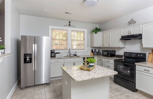 Charlotte House | NC Music Factory - Renovated historic bungalow minutes to Uptown