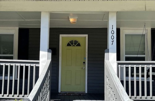 University Park Apartment | NC STATE, Cameron Village-Wake Med-dogs ok-fenced