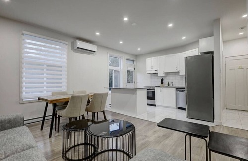 Cote-Des-Neiges—Notre-Dame-De-Grace Apartment | NDG Loft |A Contemporary Urban Retreat