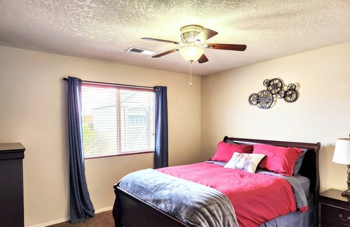 Northeast Heights House | NE ABQ! 3 bdrm/2 bath home w/game room