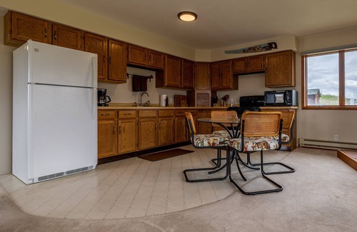 Wapiti Cabin | Neal's Guest House- pet friendly Wapiti Valley