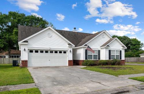 North Charleston House | Near Airport-20 Min to Downtown- Chucktown Retreat