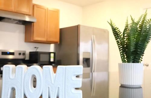 Southside House | Near Airport & Prime Location Getaway sleeps 8