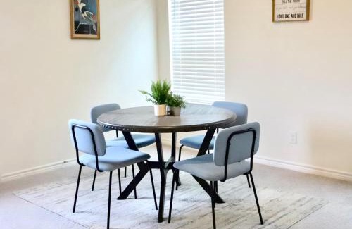 Southside House | Near Airport & Prime Location Getaway sleeps 8