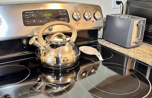 Lincolnton Apartment | Near Atrium & town, King/Queen/Pullout, NO stairs