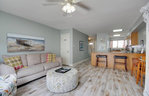 Biloxi Condo | Near Beach & Casinos: Biloxi Condo w/Pool Access