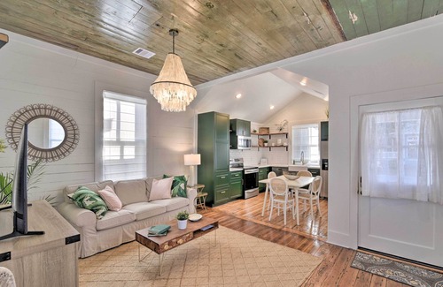 Galveston Cottage | Near Beach & Strand: Bright Cottage in Galveston