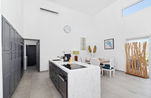 Esmeralda House | Near Beaches * Pool * BBQ * Modern Design