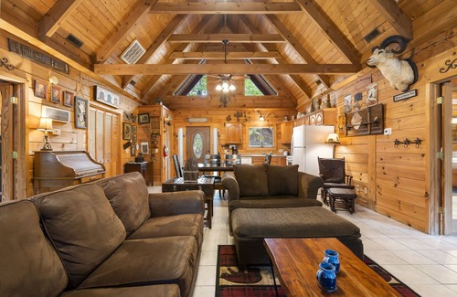 Big Cedars Cabin | Near Big Cedar! Real LogCabin! Private Hottub! Free Tickets