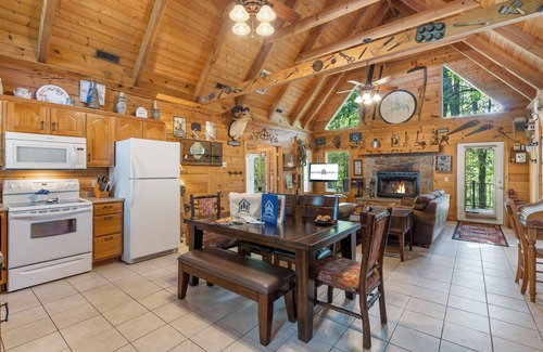 Big Cedars Cabin | Near Big Cedar! Real LogCabin! Private Hottub! Free Tickets