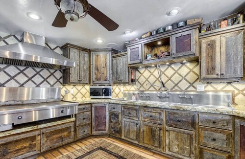 Kanab House | Near Bryce & Zion;2 houses, sleep 17;hot tub-sauna-gym-firepit-backyard-downtown