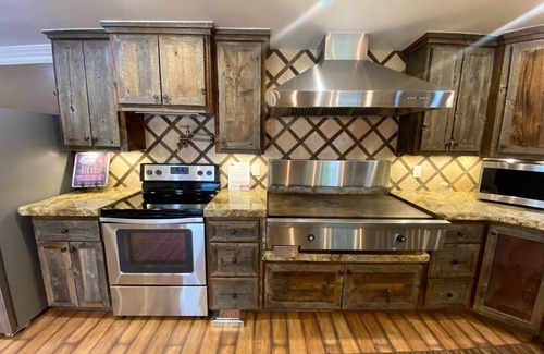 Kanab House | Near Bryce & Zion;2 houses, sleep 17;hot tub-sauna-gym-firepit-backyard-downtown