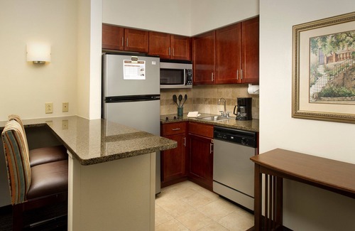 Linthicum Heights Condo | Near BWI Airport! Free Breakfast + Pool + Gym