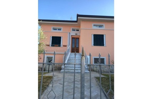 Lucca Villa | Near center