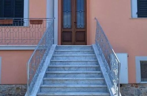 Lucca Villa | Near center