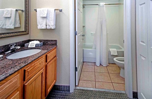 Graysville Apartment | Near CHA Airport | Free Breakfast. Pool & Gym Access.